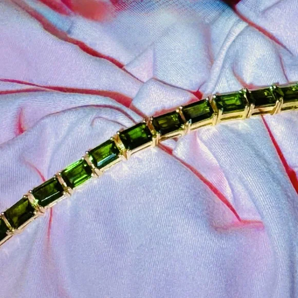 17 Carat Russian Emerald Tennis Bracelet Natural Gemstones Set Gold Tone Rhodium - Picture 3 of 7